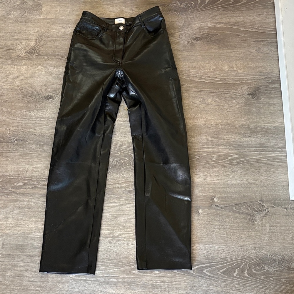 Aritzia Wilfred Black Straight Leg Jeans